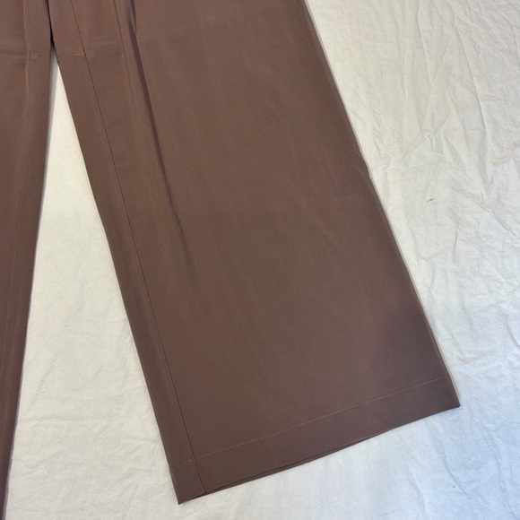 Lululemon Swift Wide Leg Mid Rise Pant Size 2 Taupe/Brown Zip Pockets - Picture 3 of 8